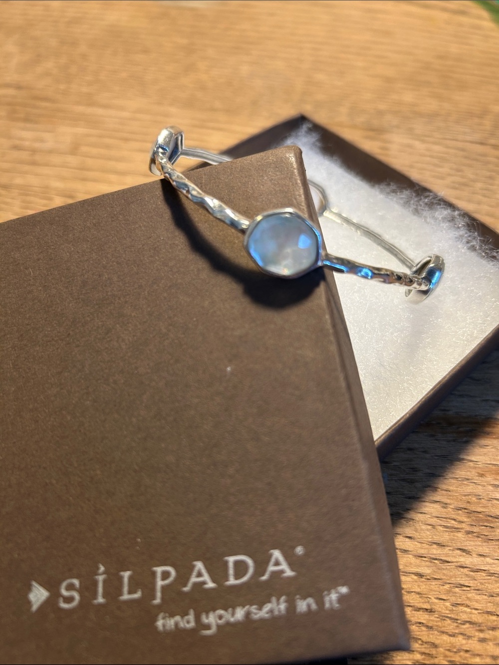 Silpada .925 Sterling Silver Mother-of-Pearl Accent Bangle Bracelet - Picture 3 of 5